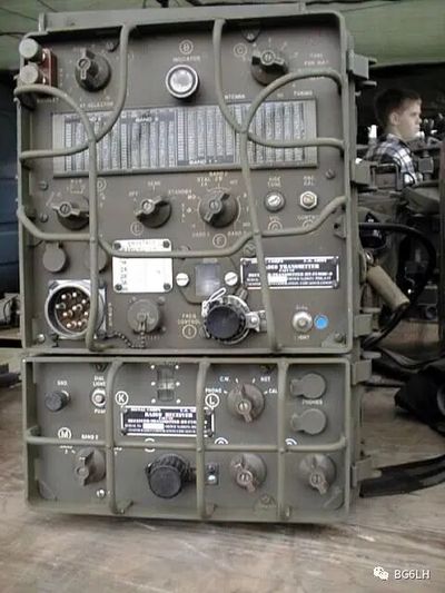 AN/GRC-9 电台 2~12MHz,AM/CW模式,最大发射功率7W/15W